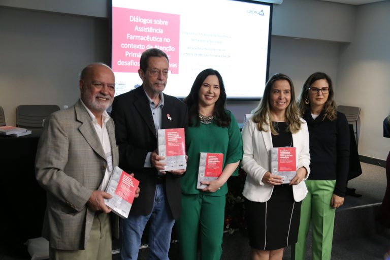 Grupo da Fiocruz Minas celebra dez anos de pesquisas em Assistência Farmacêutica com lançamento de livro e website ... 