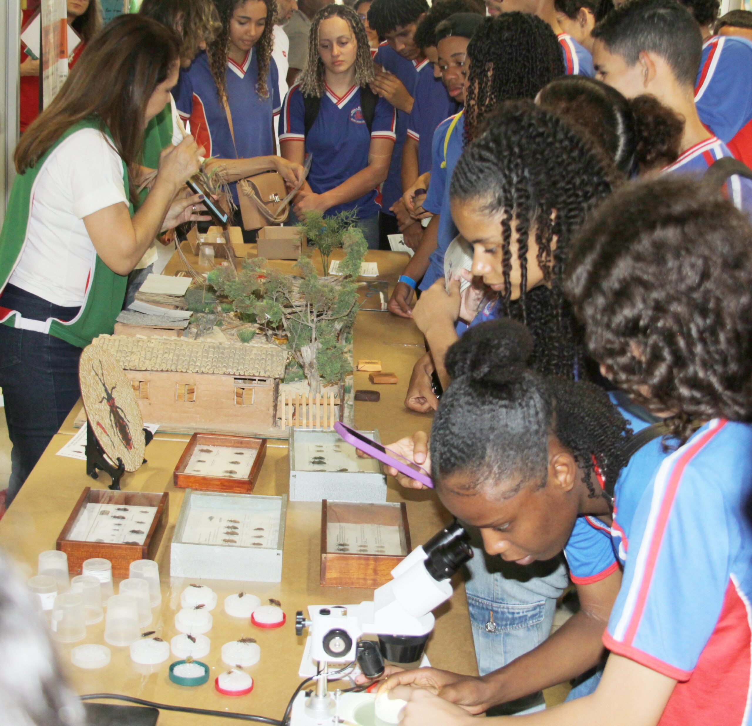 Fiocruz Minas e parceiros recebem estudantes de escolas públicas na Semana Nacional de Ciência e Tecnologia ... 