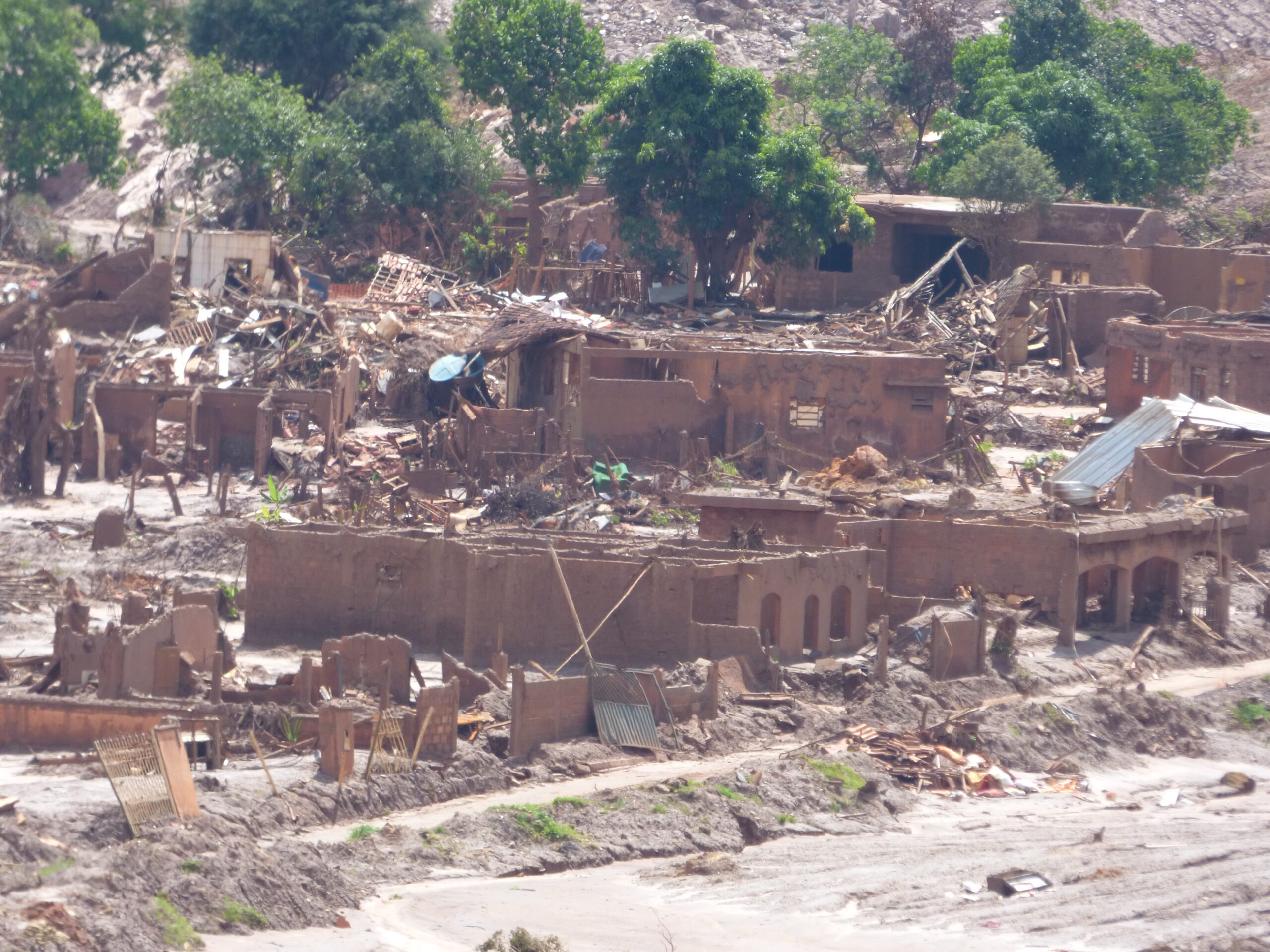 Dez anos do rompimento da barragem de Fundão, em Mariana ... 